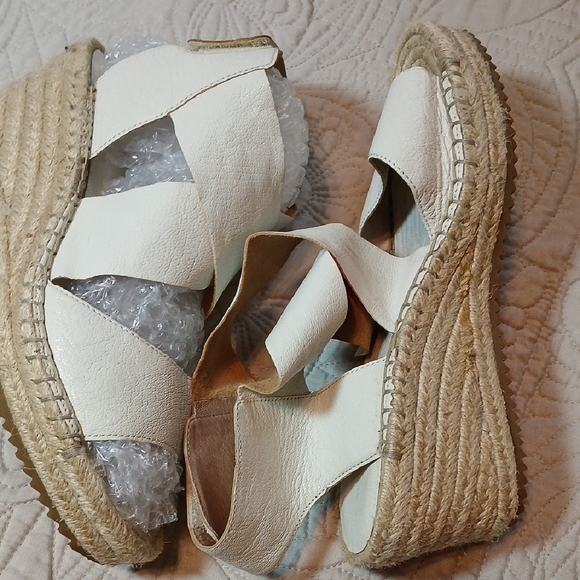 Eileen Fisher Elegant Cream Leather Wedges - Picture 7 of 9